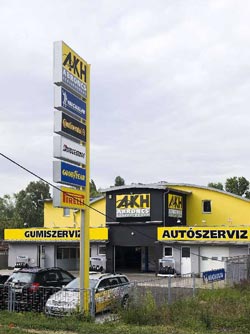 Reklámtáblánk bátran hírdeti, hogy üzletünkben Michelin, Continental Bridgestone Goodyear Pirelli Falken Infinity abroncsok kaphatóak, azonnal raktárról! Telephelyünkön a centrírozás, centírozás, felszerelés, átszerelés, defekt javítás azonnal megoldható.