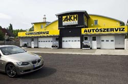 Sárga fekete az Abroncs Kereskedőház színe, amely a gyorsaságot, dinamikusságot sugallja. Keresse logónkat országszerte és ne feldje a gumi.hu oldalon vásárolt abroncsait ebben a szervizünkben is díjtalanul veheti át!